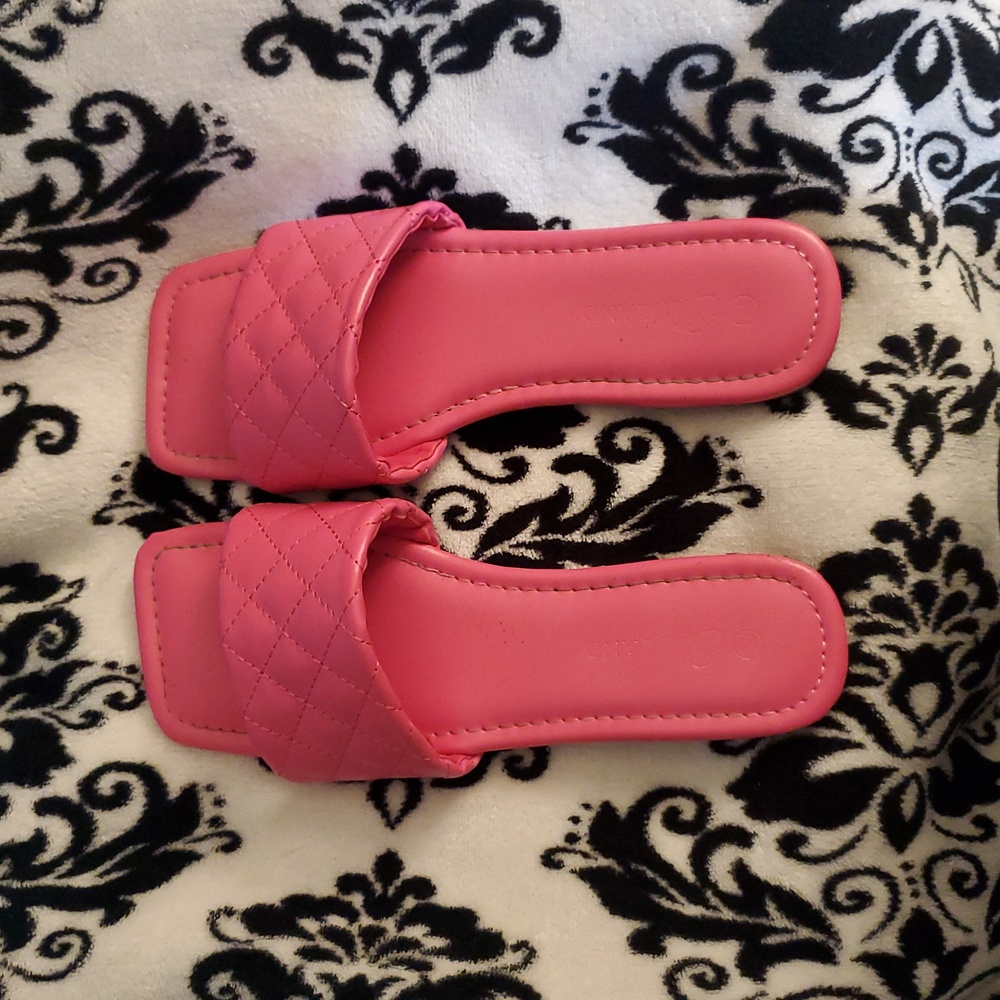 Sheeland Quilted Pink Slide Sandals 7.5
